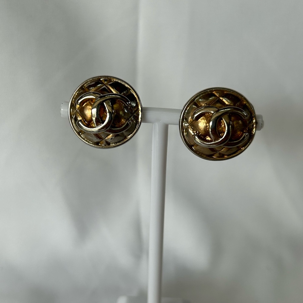 VTG 1960’s Chanel CC Clip On Earrings!!
